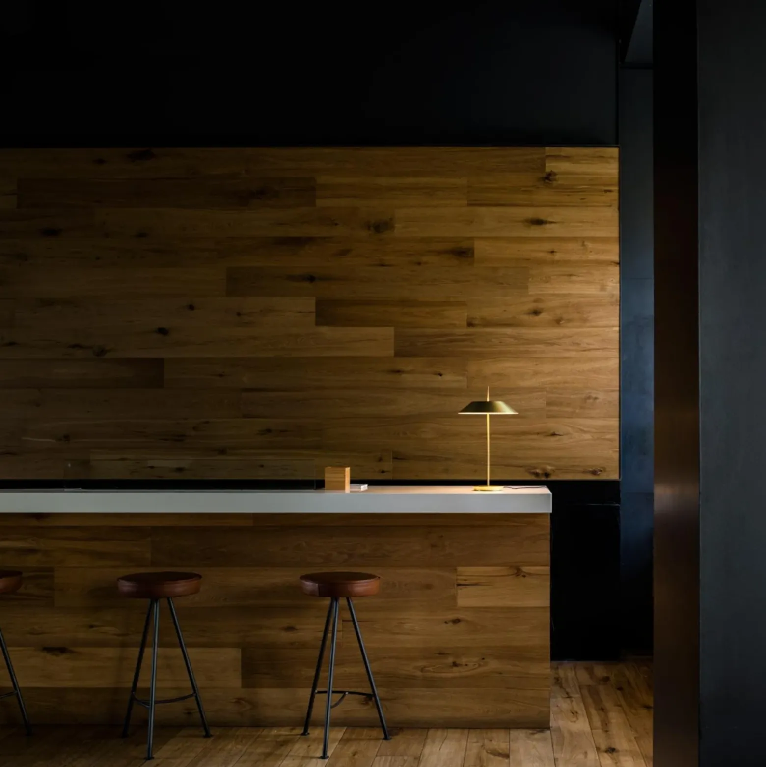 lámpara de mesa LED Vibia Mayfair, dorado mate