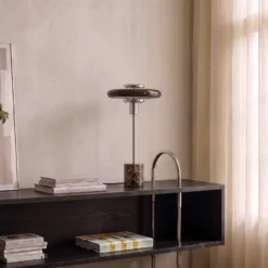 Lámpara de mesa Lindby Branford, estilo retro, marrón, cristal/mármol