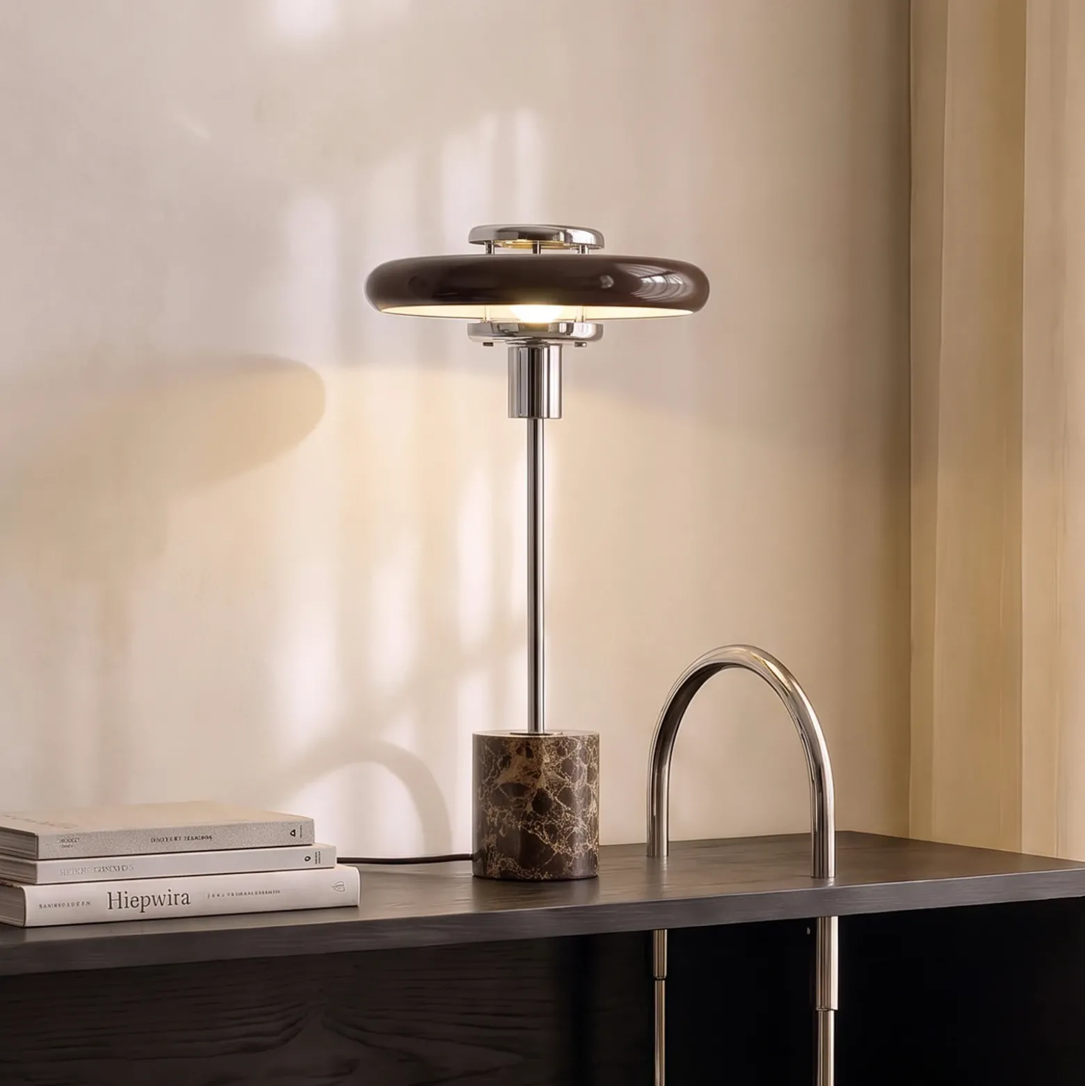 Lámpara de mesa Lindby Branford, estilo retro, marrón, cristal/mármol