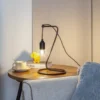 Lámpara de mesa Lindby Elira, negra, metal, 35 cm de altura, ES27