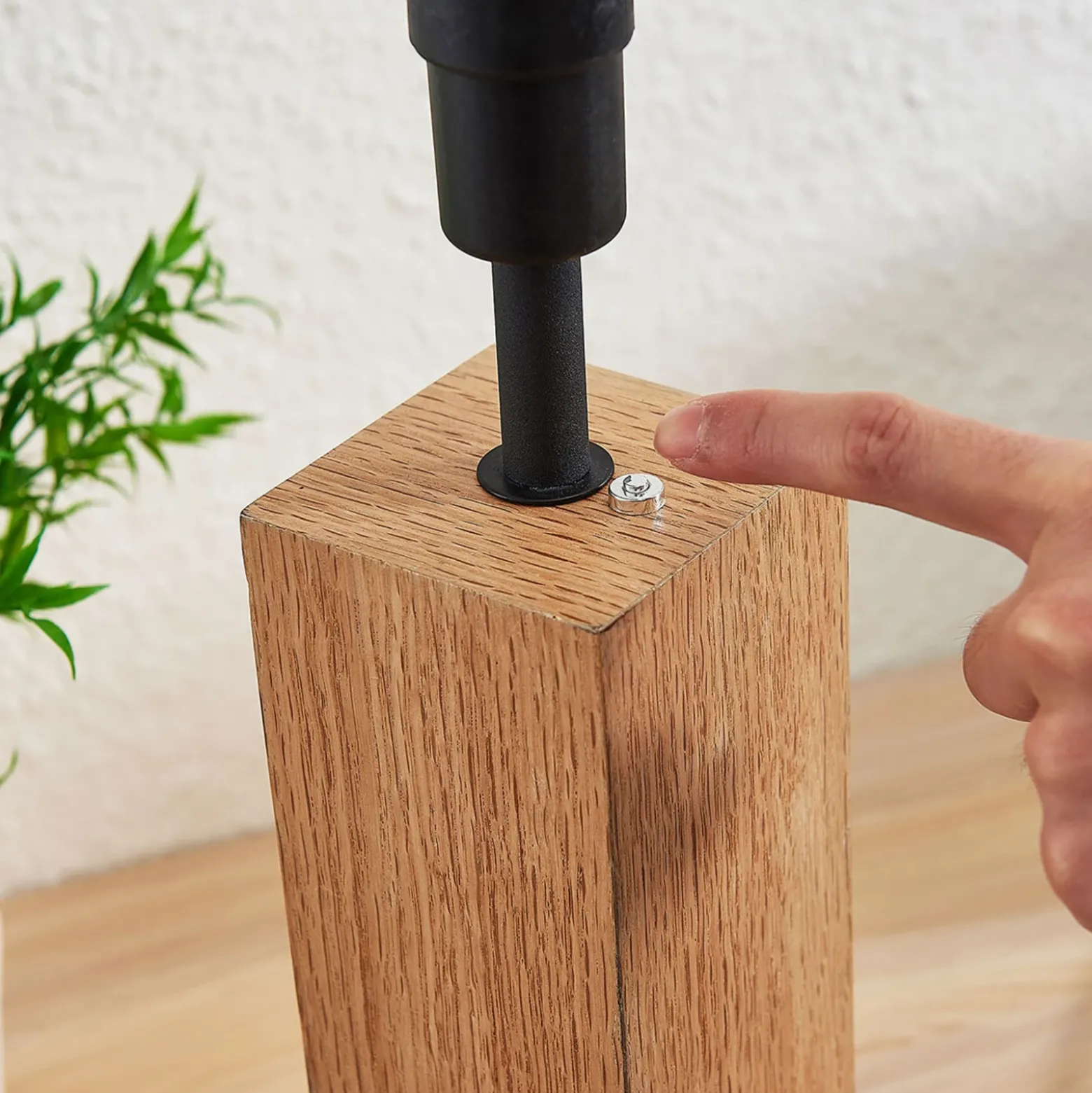 Lámpara de mesa Lindby Garry, 2 luces, blanca, madera, 53 cm, E27