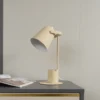 Lámpara de mesa Lindby Ilmar, beige/blanco, metal, Ø 12 cm