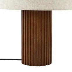 Lámpara de mesa Lindby Kimiko, altura 38 cm, madera de nogal, tela