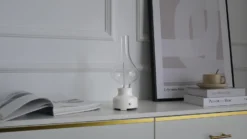 Lámpara de mesa Lindby LED recargable Maxentius, crema, cristal, atenuador