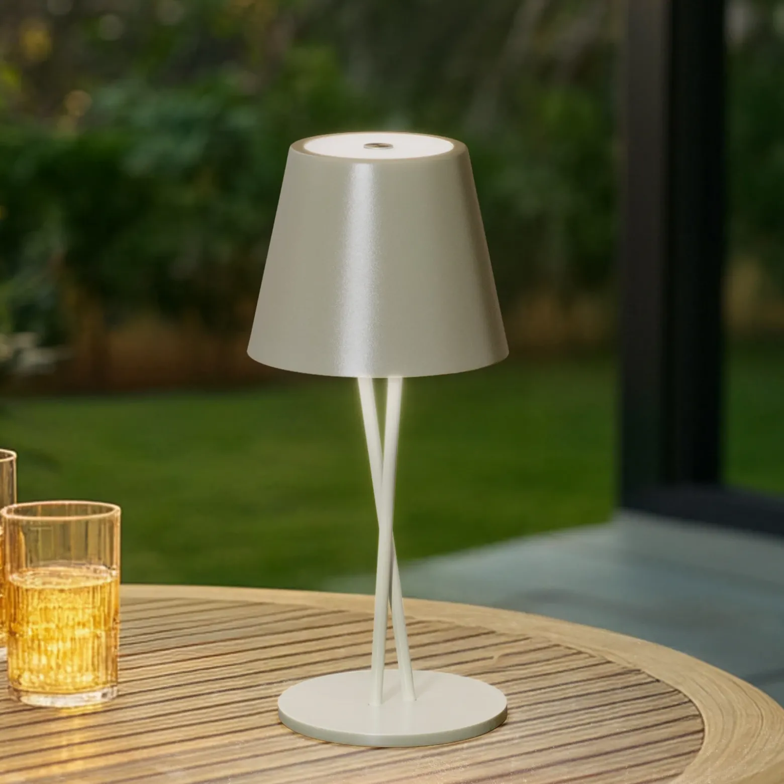 Lámpara de mesa Lindby LED recargable Janea CROSS, verde, metal