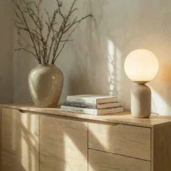 Lámpara de mesa Lindby Lennes, beige, cristal, Ø 20 cm