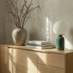 Lámpara de mesa Lindby Lennes x Eva Söllner, verde, mármol, Ø 20 cm
