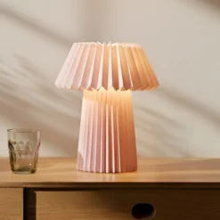 Lámpara de mesa Lindby Magali, rosa, papel, Ø 34 cm, E14