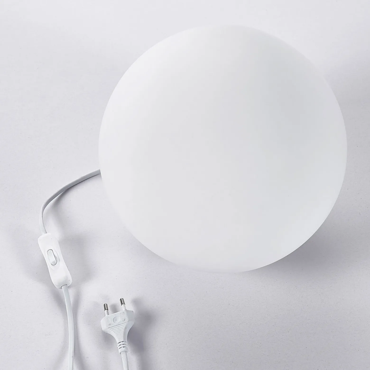 Lámpara de mesa Lindby Marike, blanca, cristal, globo, Ø 25 cm, E27