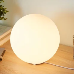 Lámpara de mesa Lindby Marike, blanca, cristal, globo, Ø 25 cm, E27