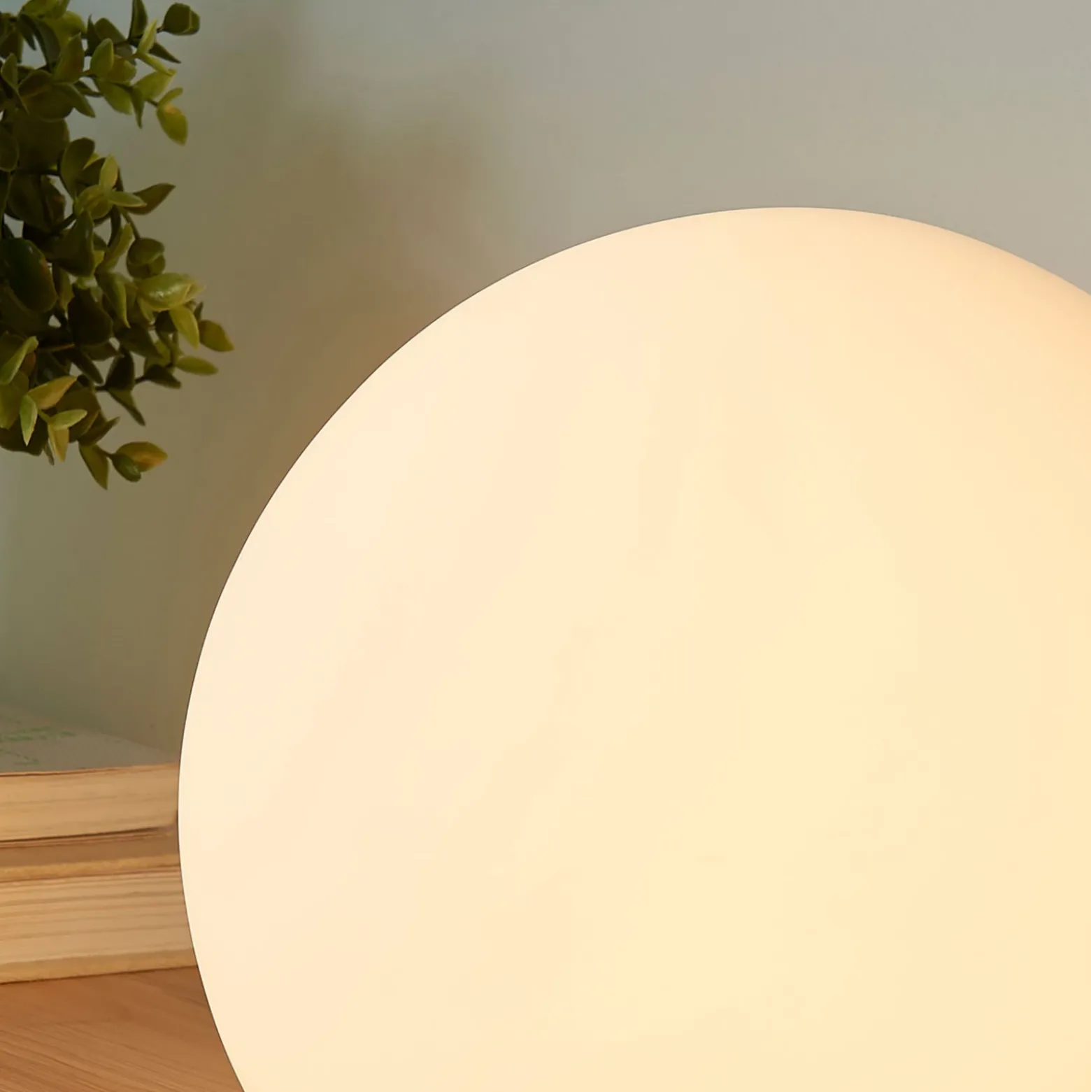 Lámpara de mesa Lindby Marike, blanca, cristal, globo, Ø 25 cm, E27