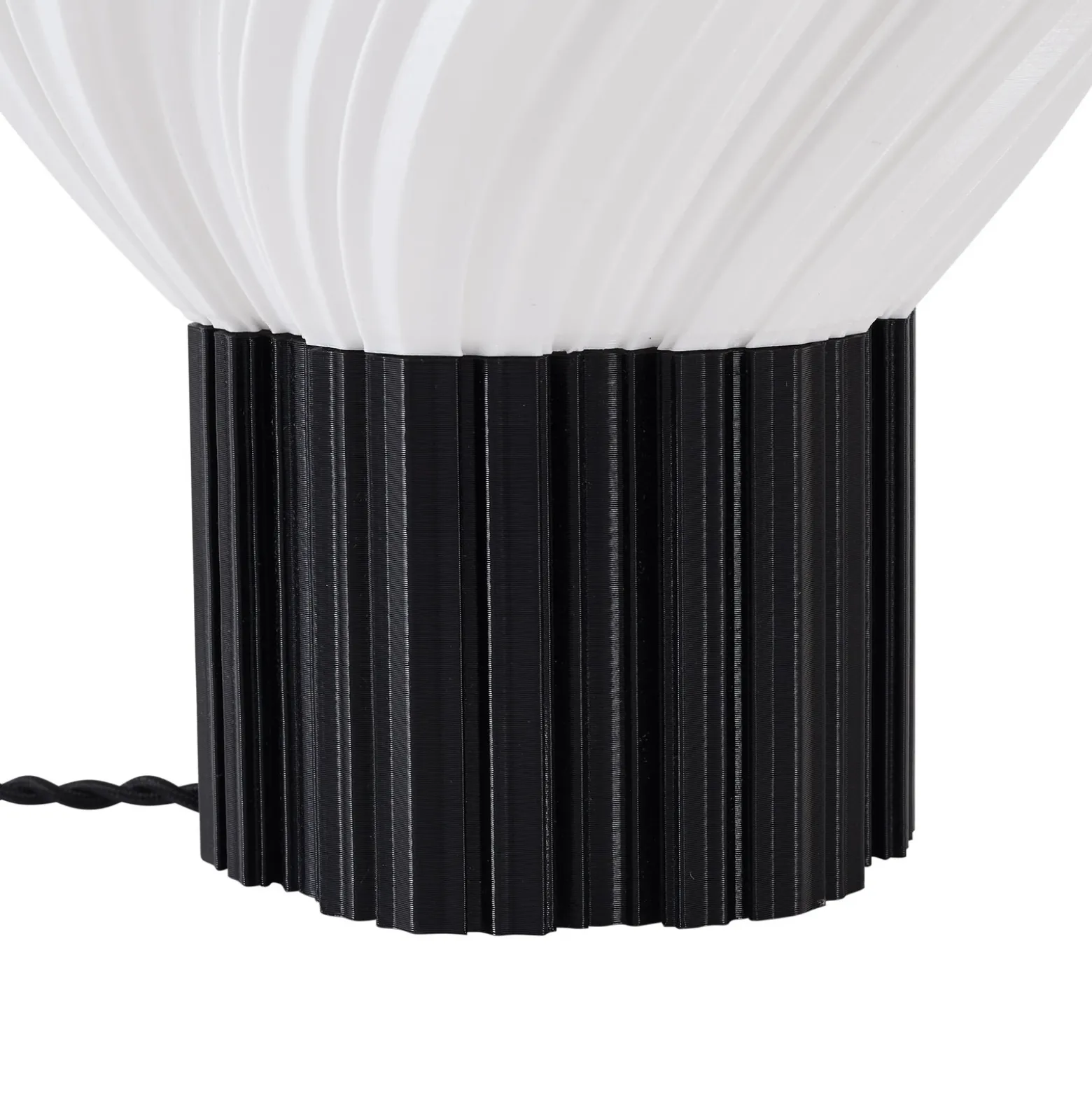 Lámpara de mesa Lindby Nuvia, altura 39,1 cm, blanca, impresión 3D