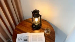 Lámpara de mesa Lindby Raisa, color óxido, metal, farol, E14