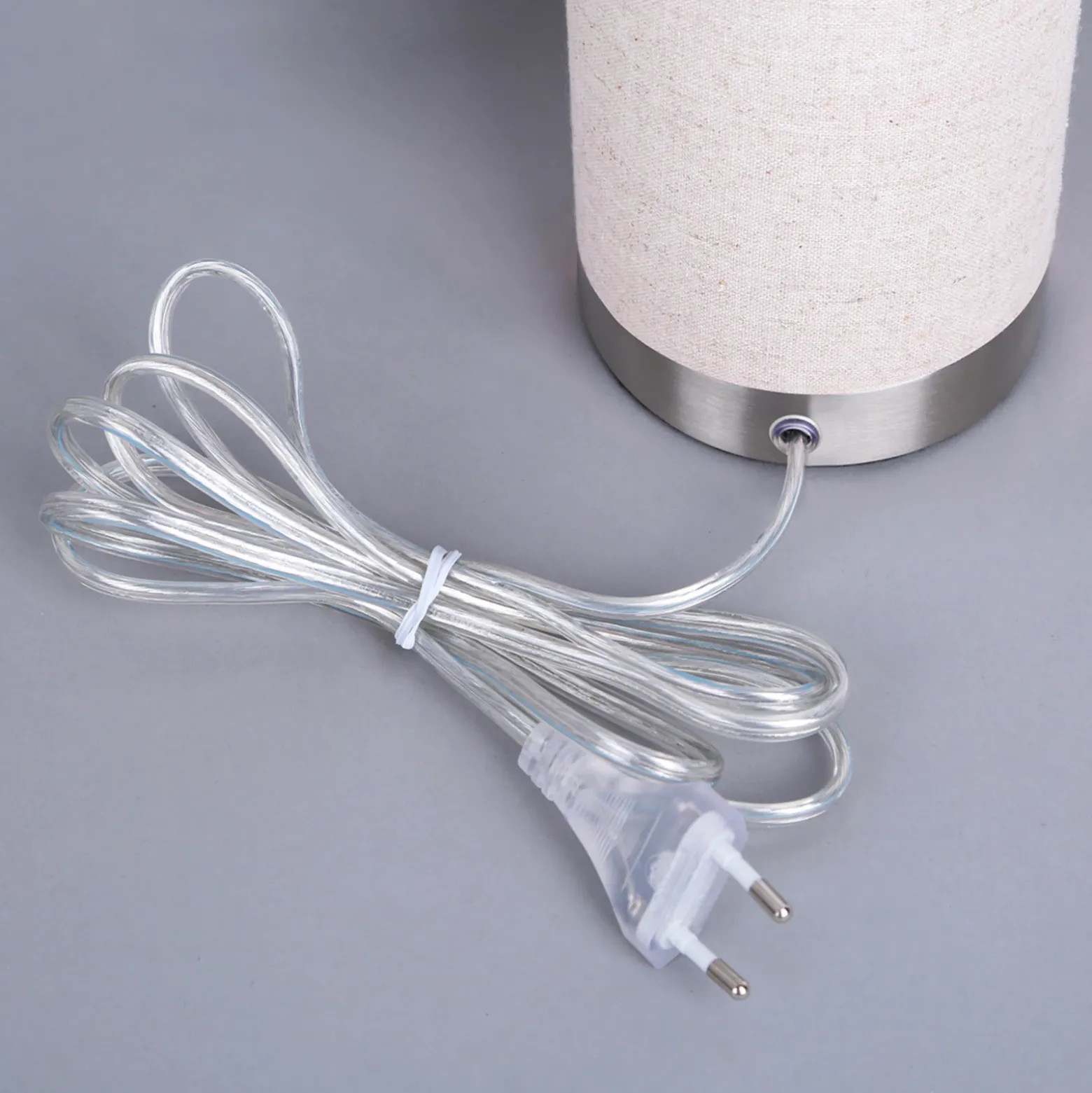 Lámpara de mesa Lindby Ronja, altura 26 cm, color crema, textil