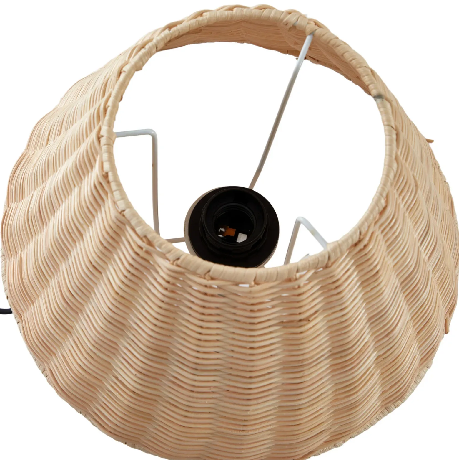 Lámpara de mesa Lindby Zyralia, color madera, ratán, Ø 30 cm