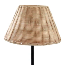 Lámpara de mesa Lindby Zyralia, color madera, ratán, Ø 30 cm