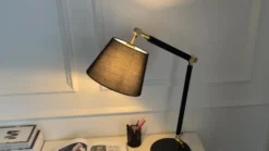 Lámpara de mesa Lucande Marvaine, negra/dorada, regulable