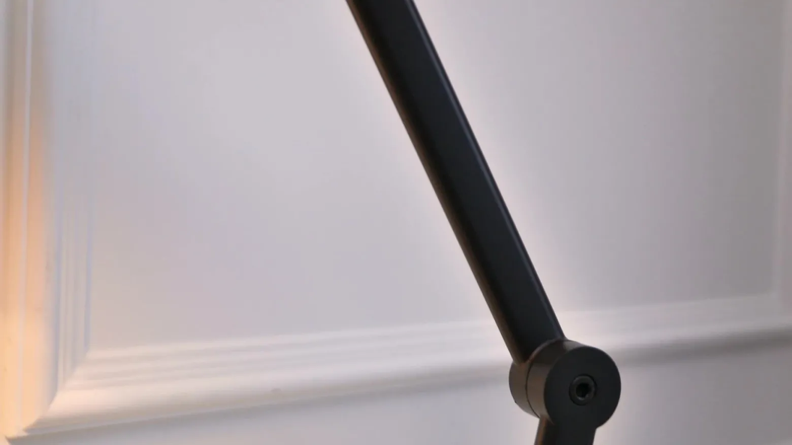 Lámpara de mesa Lucande Silka, 93 cm, negra, regulable, E27