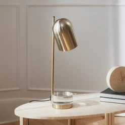 Lámpara de mesa Luceo de AYTM, dorada