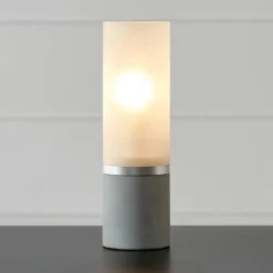 Lámpara de mesa Molo, base de hormigón vidrio esmerilado altura 30cm