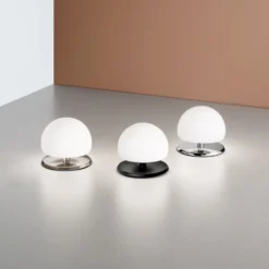 Lámpara de mesa Morgana, cromada / blanca, regulador táctil, 3.000 K