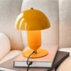 Lámpara de mesa «Movie» de Dyberg Larsen, amarillo curry, metal, E27