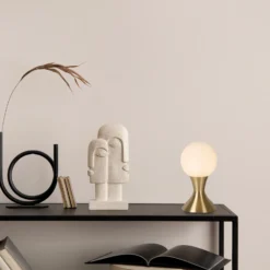 Lámpara de mesa Moya con pantalla de vidrio, oro