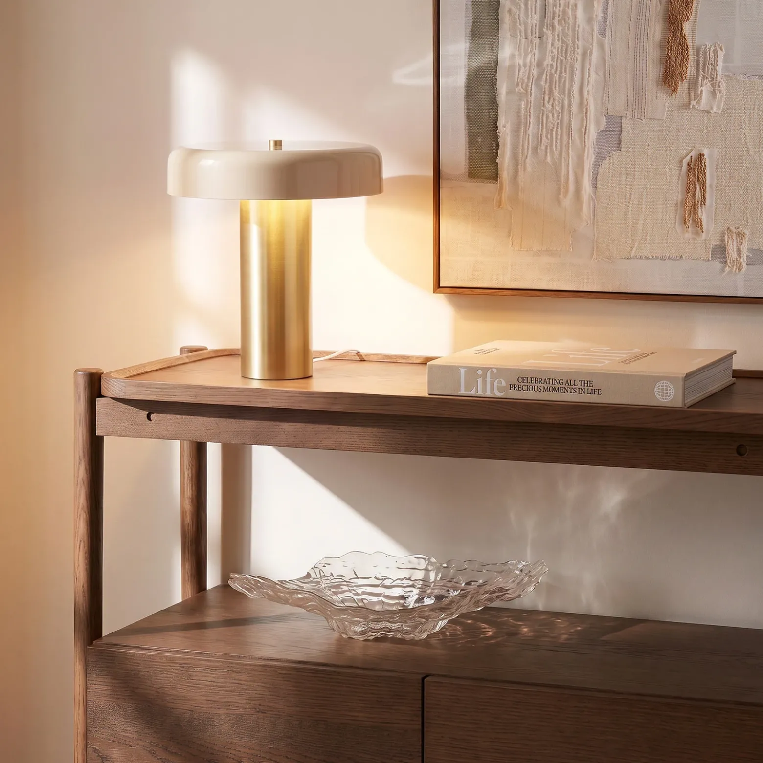 Lámpara de mesa Nola Dionne, latón/beige, 33 cm, metal, E14
