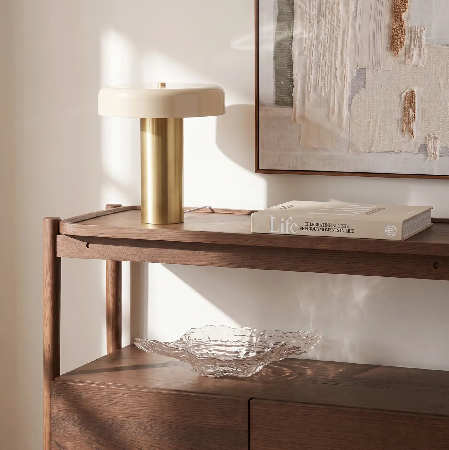 Lámpara de mesa Nola Dionne, latón/beige, 33 cm, metal, E14