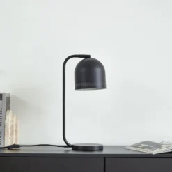 Lámpara de mesa Nola Oura, negra, altura 45 cm, hierro, E14