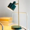 Lámpara de mesa Ocean de Dyberg Larsen, verde oscuro/latón, 43 cm