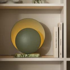 Lámpara de mesa ORBIT de Globen Lighting, verde, mármol, altura 32 cm