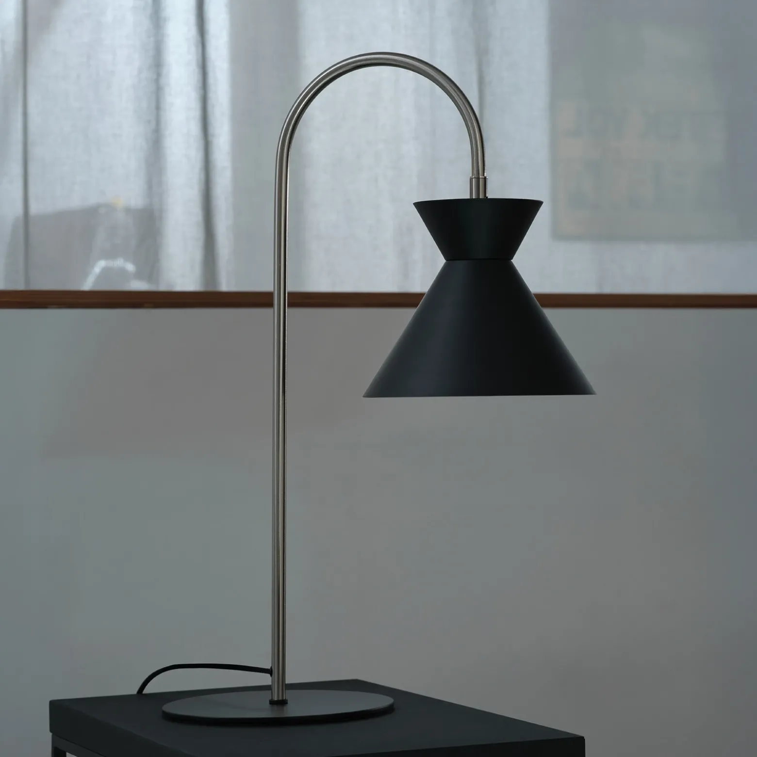 Lámpara de mesa OSRAM Decor Waist, acero, negro, E27
