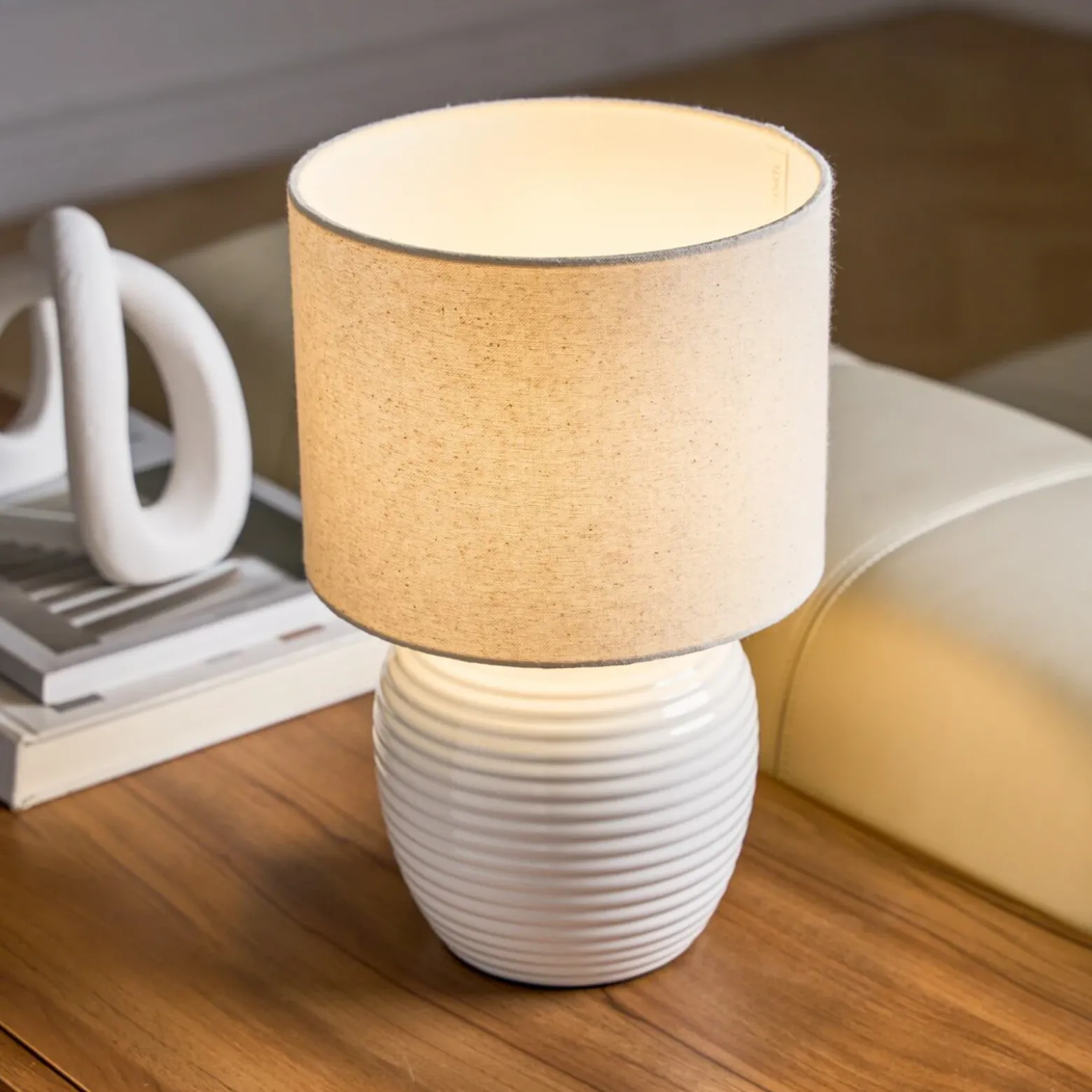 Lámpara de mesa Pauleen LOVELY CHARM, beige, altura 33 cm, tejido