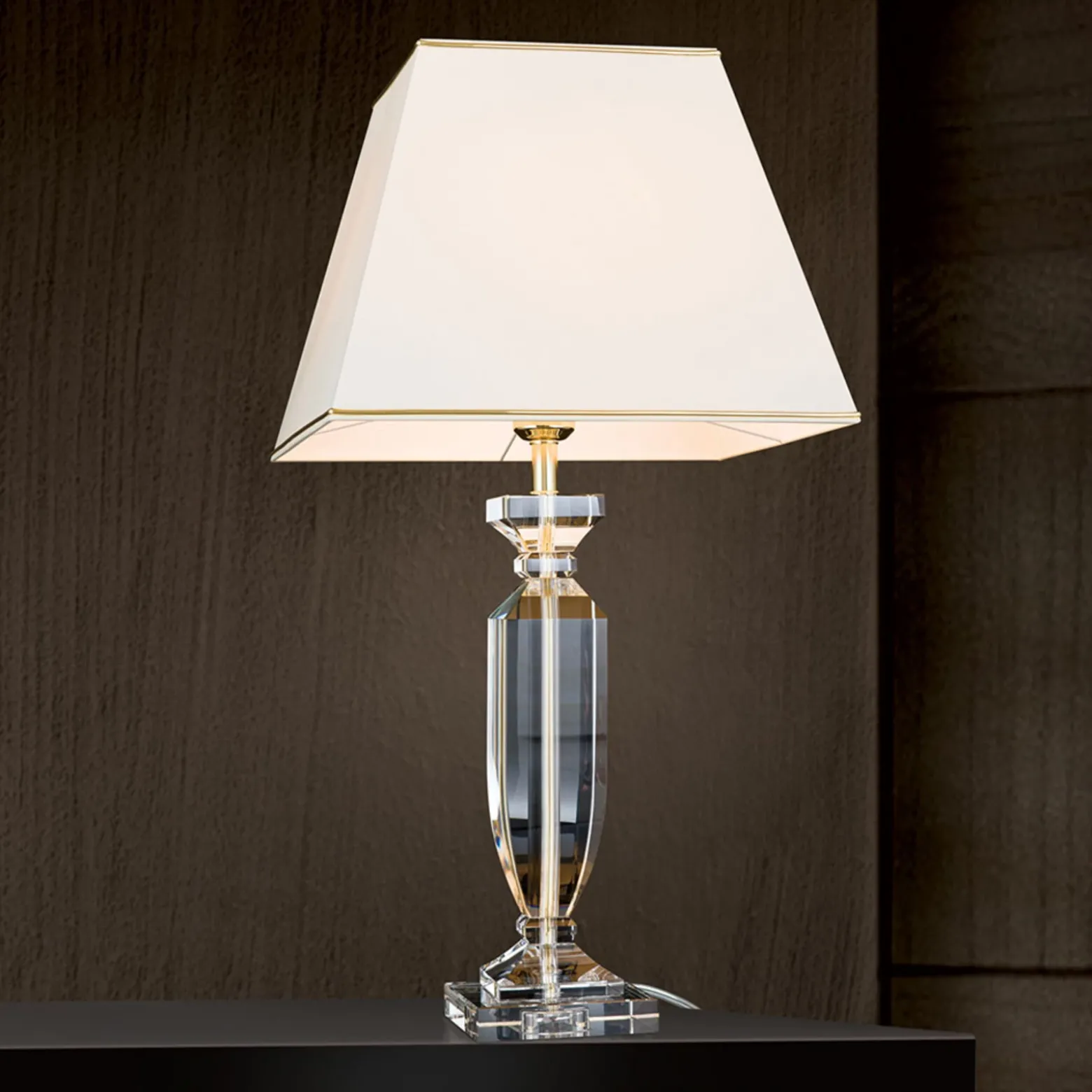 Lámpara de mesa Pokal con cristal oro/crema