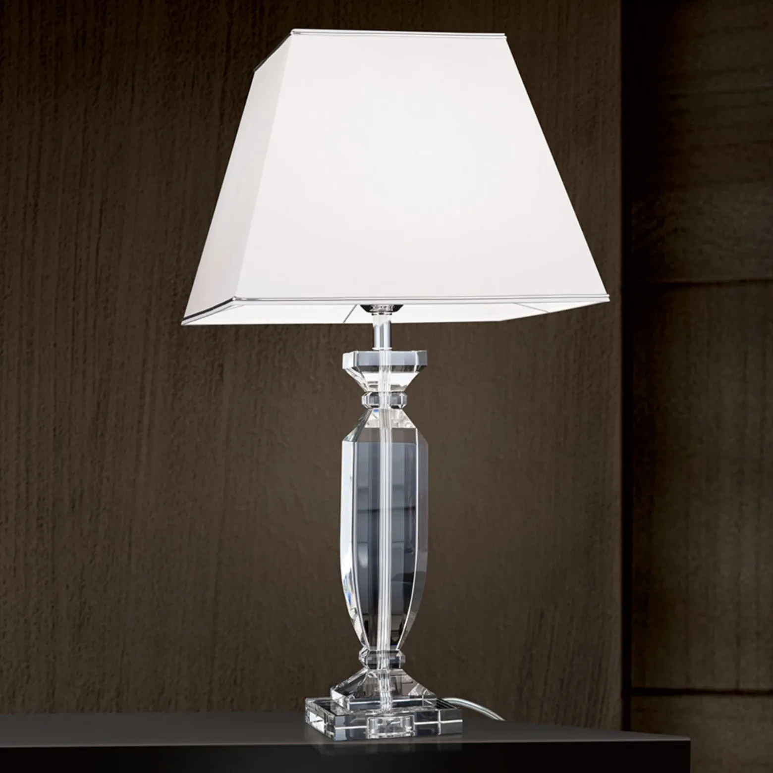 Lámpara de mesa Pokal con cristal cromo/blanco