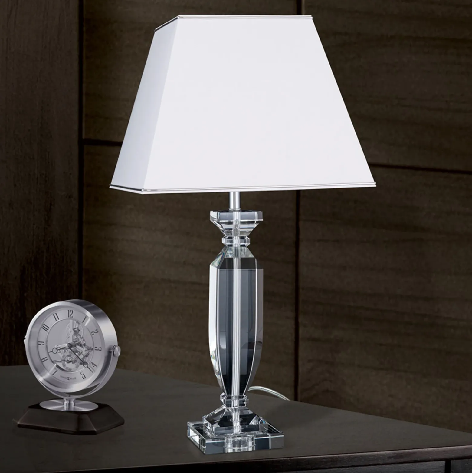 Lámpara de mesa Pokal con cristal cromo/blanco