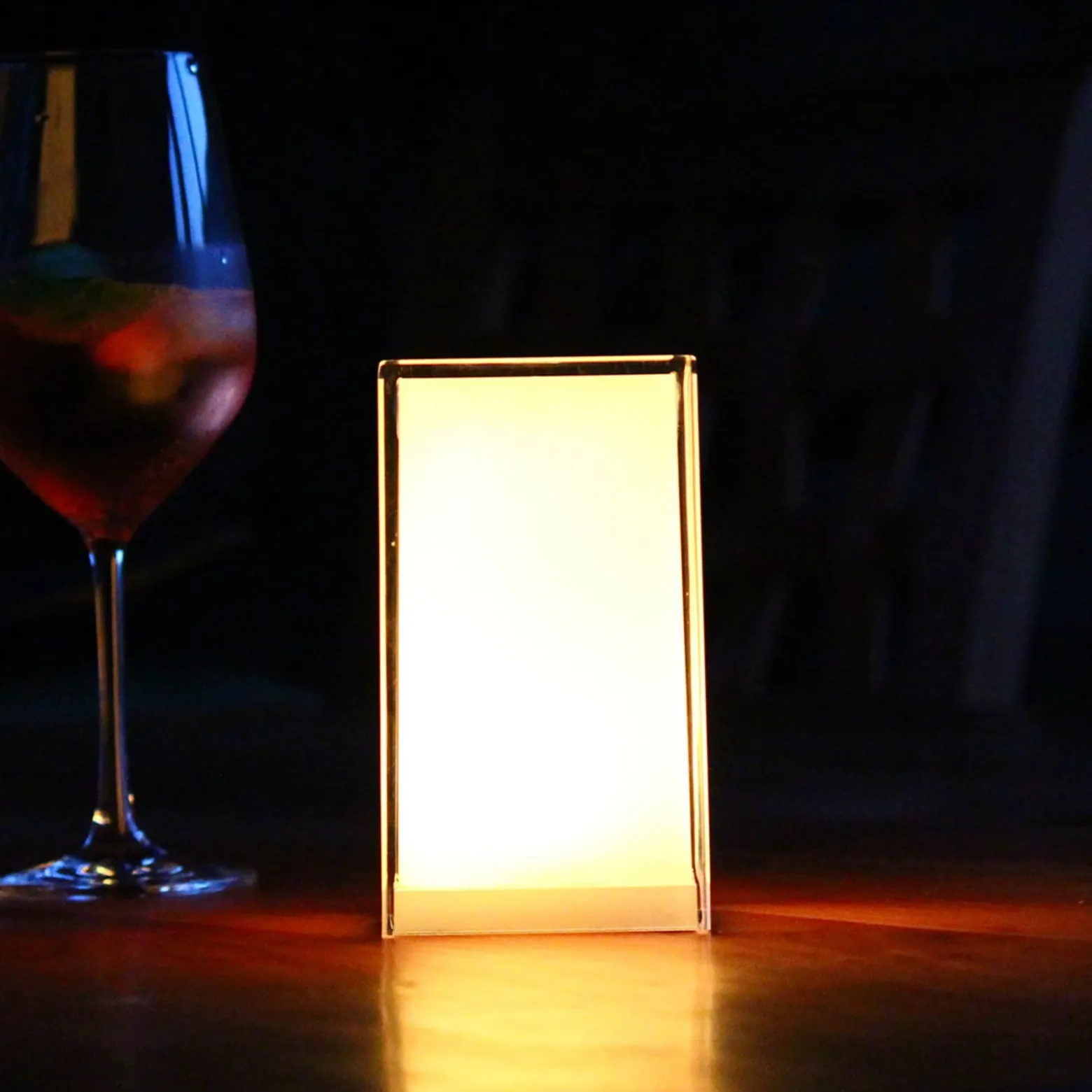 Lámpara de mesa Portable Cub, App-controlable, RGBW