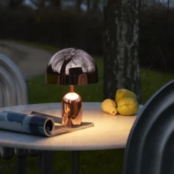 Lámpara de mesa recargable BELL PORTABLE de Tom Dixon, cobre, 28 cm IP44