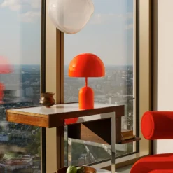 Lámpara de mesa recargable BELL PORTABLE de Tom Dixon, roja, 28 cm, IP44