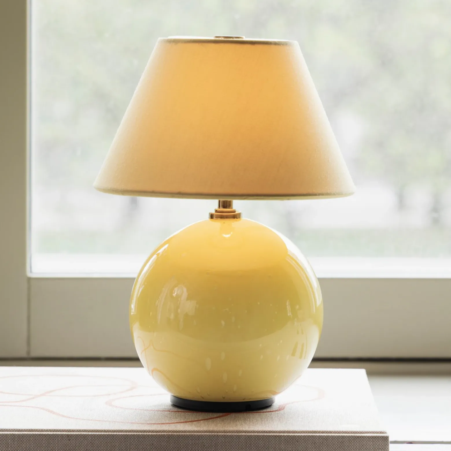 Lámpara de mesa recargable IRIS de Globen Lighting, amarilla/amarilla, altura