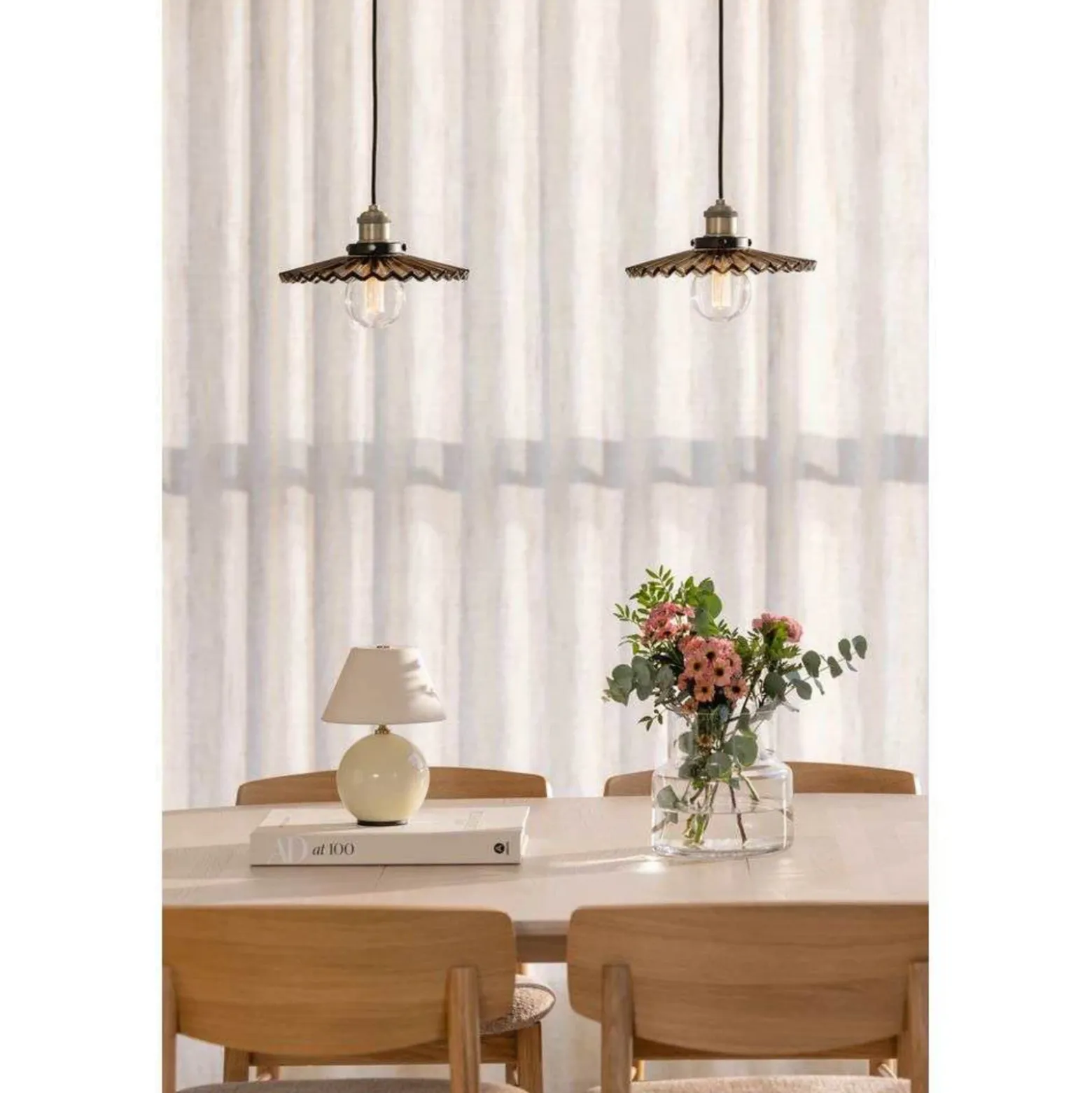 Lámpara de mesa recargable IRIS de Globen Lighting, color crema, altura 23 cm,