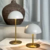 Lámpara de mesa recargable LED Along de Dyberg Larsen, beige, juego de 2