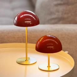 Lámpara de mesa recargable LED Along de Dyberg Larsen, roja, juego de 2 unidades