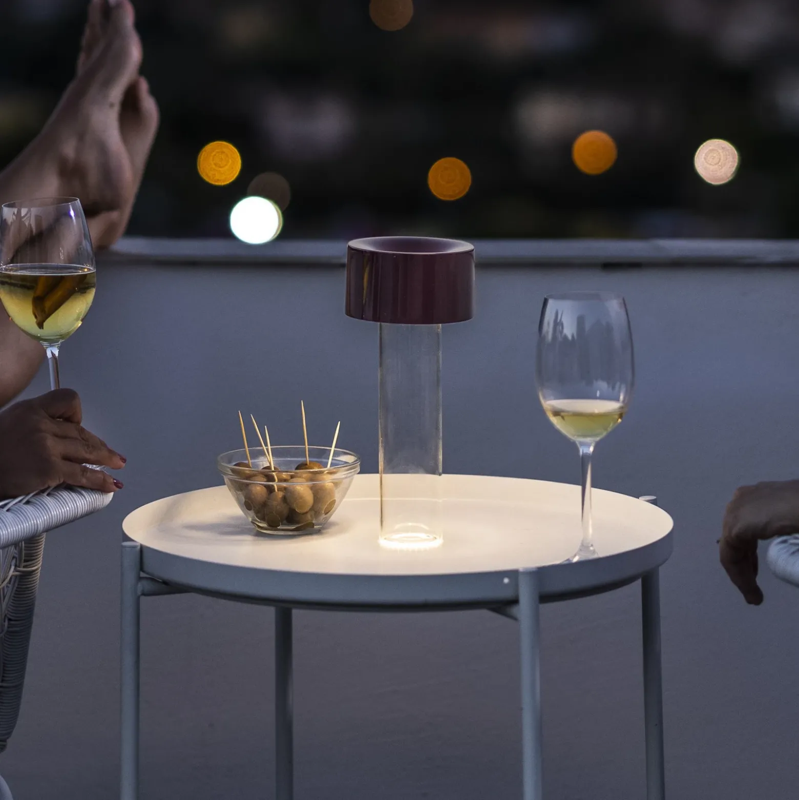 Lámpara de mesa recargable LED Fleur de Foscarini, verde salvia