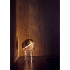Lámpara de mesa recargable LED FRANDSEN Pila, latón, 20 cm, atenuable