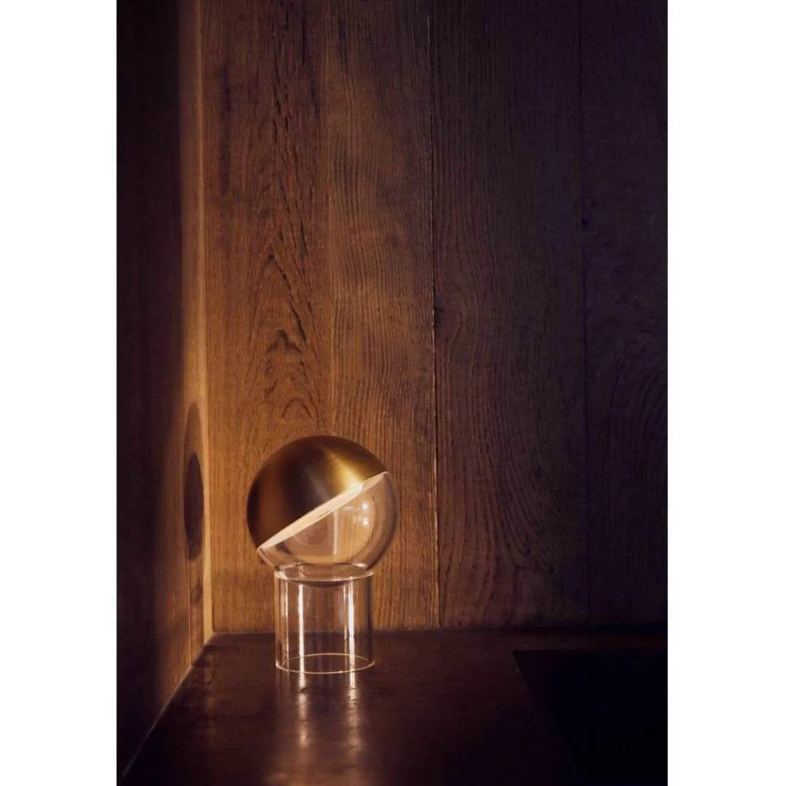 Lámpara de mesa recargable LED FRANDSEN Pila, latón, 20 cm, atenuable