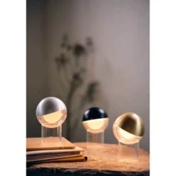 Lámpara de mesa recargable LED FRANDSEN Pila, latón, 20 cm, atenuable
