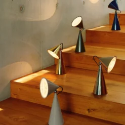 Lámpara de mesa recargable LED Pose de Tom Dixon, índigo, altura 25 cm