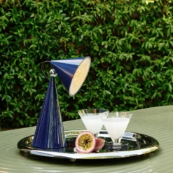 Lámpara de mesa recargable LED Pose de Tom Dixon, índigo, altura 25 cm